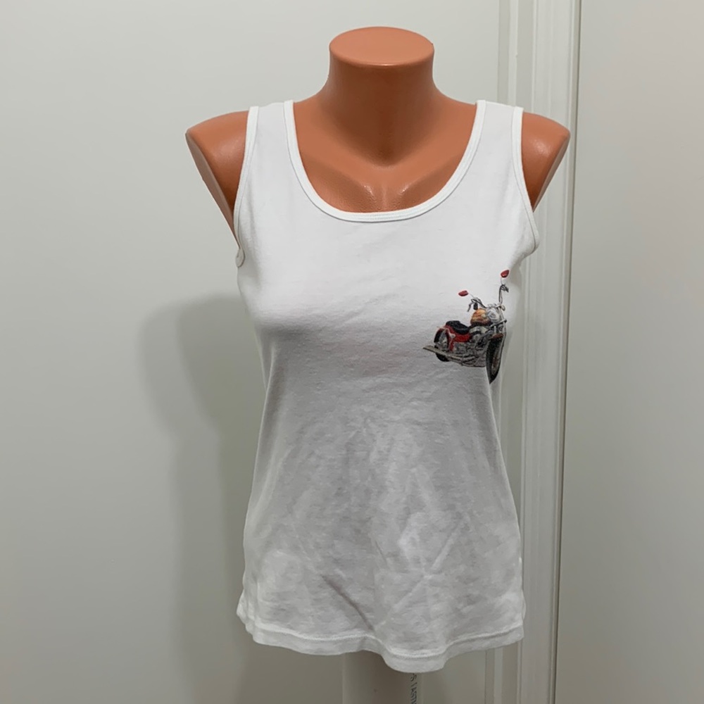 doesn’t fall off motorcycle tank top